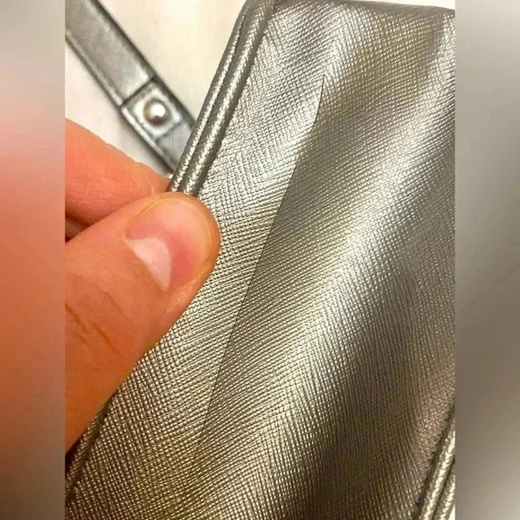 🏵️Jones New  York Signature tiny silver bag 🏵️ - Picture 10 of 10